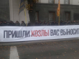 Відома письменниця вказала на цікаву деталь на протестах в Києві