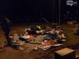 Нападали навіть на жінок: В Одесі вночі побили бездомних і рознесли пункт обігріву (фото)