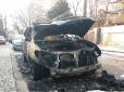 Народні месники?: У центрі Одеси спалили машину депутату від БПП (фото)
