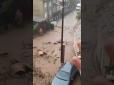 Київ, Львів ... Рахів: Потужна злива обрушилася на закарпатське містечко (відео)