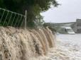 Що замовчує кремлівська пропаганда: Вода зносить цілі будинки (відео)