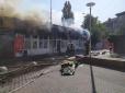 У Києві спалахнула потужна пожежа біля метро 
