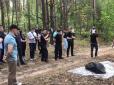 Хіти тижня. Вчинили звірячу розправу: Під Києвом у лісі знайшли тіла зниклих безвісти чоловіка та жінки (фото)