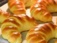 Хіти тижня. Найпростіший рецепт здобних рогаликів з повидлом з дріжджового тіста  - буде дуже смачно