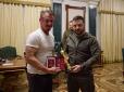 Шон Пенн вручив Зеленському свого 