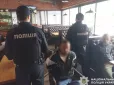 Влаштували собі релакс у ресторані: У Києві затримали чоловіків, які стріляли з авто на ходу (фото)