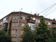 Малозабезпечена бабуся отримувала допомогу від сільради: Сім'я головного митника продала квартиру в 