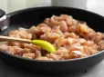 Хвилювання марні? Біла піна під час смаження курки - ось що це насправді означає