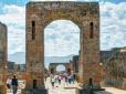Сучасні зодчі будуватимуть на тисячоліття, завдяки перевіреній часом технології: Відкриття в Помпеях розкрило втрачений секрет міцності самовідновлювального римського бетону, що застигав навіть у морі