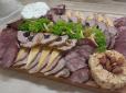 Чому ковбаса швидко стає слизькою - помилка, яку роблять майже всі