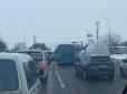 Невідомі стріляли по авто ТЦК: Під Львовом оголосили план перехоплення (відео)