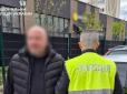 Прямо посеред білого дня: У Києві чоловік стріляв по автівці з жінкою і дитиною (фото)