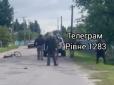 Пенсіонер із лопатою відбив свого сусіда у представників ТЦК (відео)