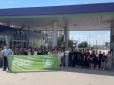 Працівники найбільшої мережі АЗС в анексованому Криму благають Путіна врятувати бізнес і робочі місця через удари ЗСУ