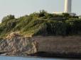 Скеля раптово обвалилася в море: На популярному курорті Франції сталася страшна трагедія